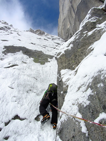 Couloir Martina, Monte Bianco di Presanella,  Jacopo Pellizzari, Paolo Baroldi, Francesco Salvaterra - Couloir Martina:  Jacopo Pellizzari sul 2° tiro