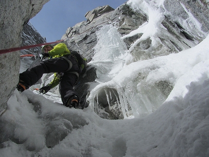 Couloir Martina, Monte Bianco di Presanella,  Jacopo Pellizzari, Paolo Baroldi, Francesco Salvaterra - Couloir Martina: Jacopo Pellizzari sul 5° tiro