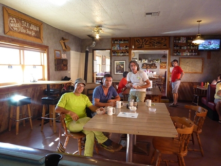 Desert Sandstone Climbing Trip #3 - Indian Creek, Monument Valley, Castle Valley - All'''Olde Bridge Grille'' di Mexican Hat