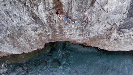 Aquasolo: Mauro Calibani deep water solo at Finale. By Andrea Gallo