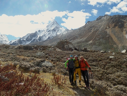 Minya Konka, Sichuan, China - Vittorio Messini, Simon Gietl and Daniel Tavernini on the approach to Little Konka