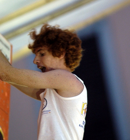 Gabriele Moroni - Il 16enne Gabriele Moroni durante il Campionati Europeo di Boulder nel 2004 a Lecco, dove ha vinto bronzo.