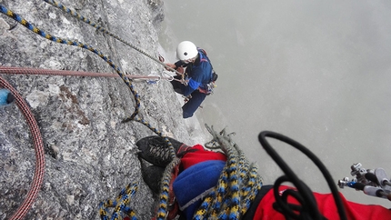 Generazioni a Confronto, Sasso di Fontana Mora, Diego Pezzoli, Angelo Fantini - Generazioni a Confronto: Angelo Fantini climbing the second pitch