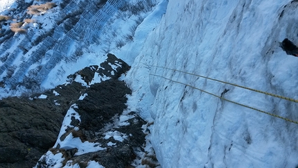 Cima Denti della Vecchia, Val Gerola - Cristian Candiotto durante l'apertura di Anitaice (M5, 140m), Cima Denti della Vecchia in Val Gerola