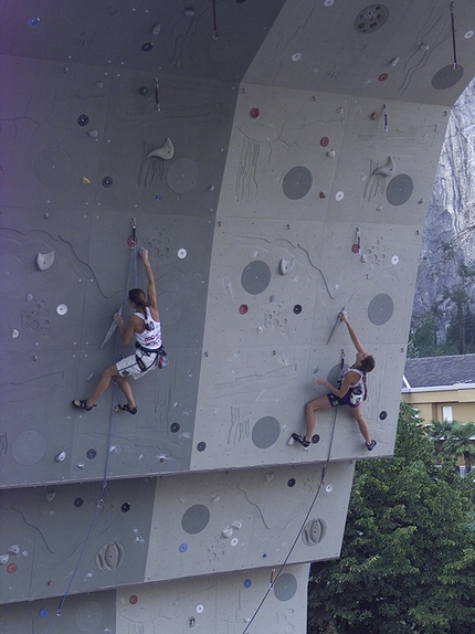Marietta Uhden - Marietta Uhden and Martina Cufar competing in the Duel for 3rd and 4th place at Rock Master 2000.