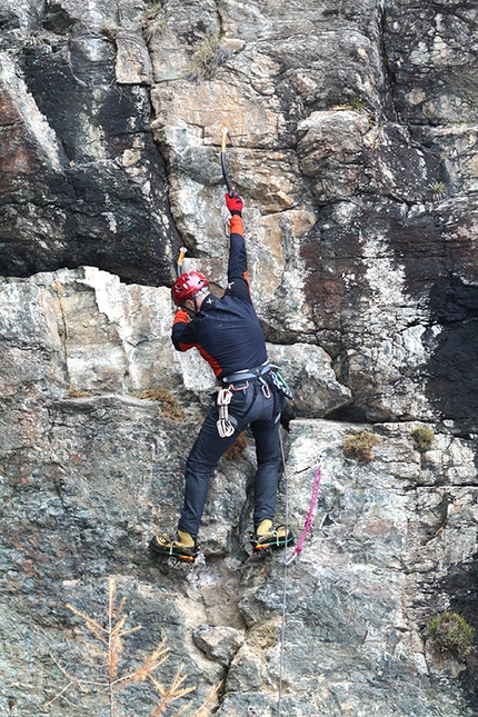 Shampoo Dry, drytooling in Valle d'Aosta - Drytooling at Shampoo Dry, Champorcher, Valle d'Aosta