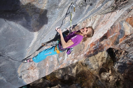 Angela Eiter climbs Big Hammer, her second 9a