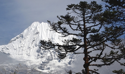 Rolwaling, Nepal, Himalaya - View onto Chekigo