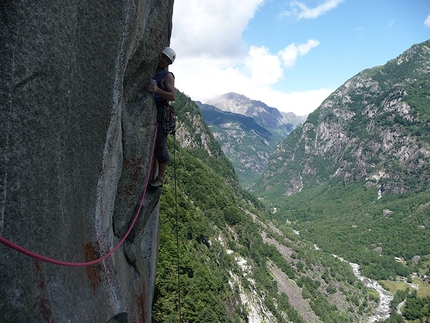 Tobias Wolf, Stephan Isensee - Tobias Wolf and Stephan Isensee climbing Il Mito della Caverna 8a (7c obbl), Gendarme de Gramesüd