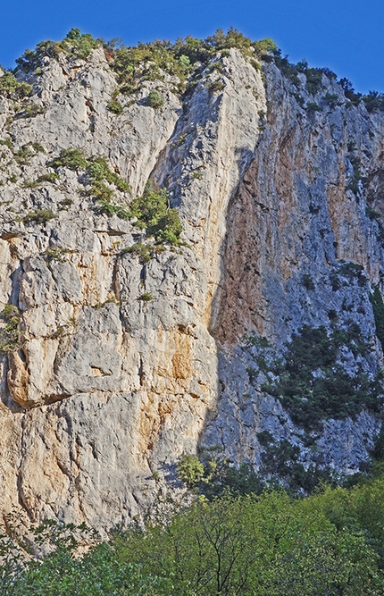 Gola di Frasassi, Rolando Larcher, Luca Giupponi - Il settore del Feudo dove corre la via Free Frasassi