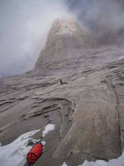 Free South Africa on Paine Towers in Patagonia, the Nico Favresse, Sean Villanueva, Ben Ditto ascent video