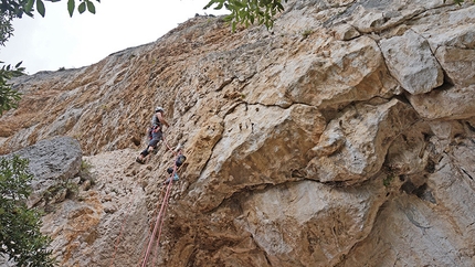 Gola di Frasassi, Rolando Larcher, Luca Giupponi - Decrescita Obbligata: forging pitch 1