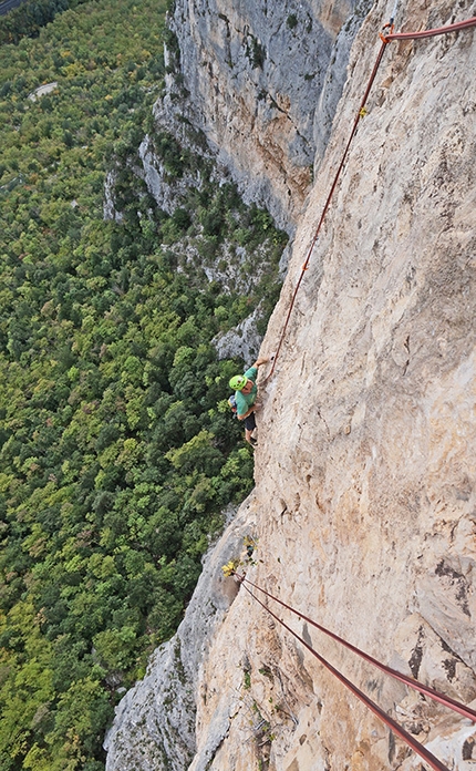 Gola di Frasassi, Rolando Larcher, Luca Giupponi - Decrescita Obbligata: forging pitch 3