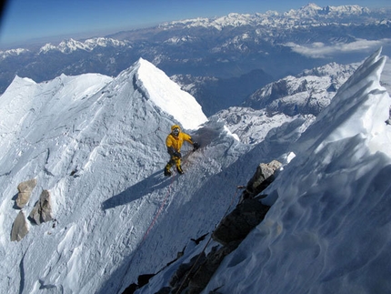 Makalu winter 2009 - Nearing the summit of Makalu