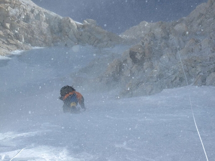 Makalu winter 2009 - Denis Urubko climbing through the storm