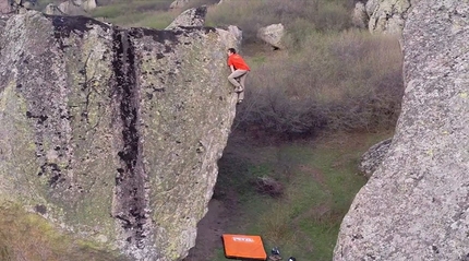 Ethan Pringle, highball boulder at Prilep in Macedonia