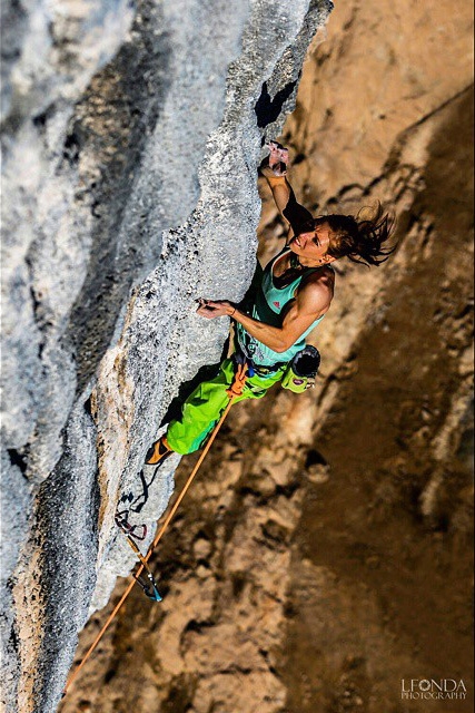 Mina Markovič - Mina Markovic onsighting Los Humildes pa Casa 8b+ at Oliana, Spain