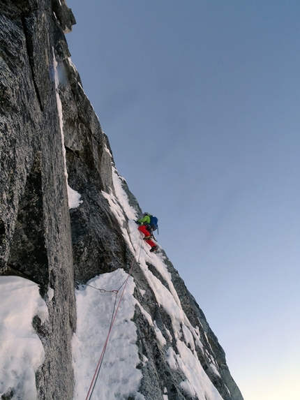 Monte Adamello, Daniele Frialdi, Marco Verzeletti - Durante la prima salita di La DaMa, Monte Adamello parete nord: Daniele Frialdi sulla goulotte del quarto tiro