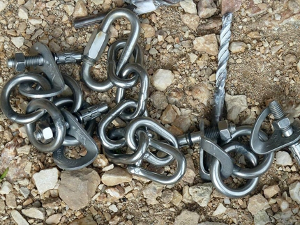 Casarotto, Capo Caccia (Alghero, Sardinia) - The new gear used to rebolt the routes at Casarotto, Capo Caccia (Alghero, Sardinia)