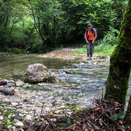 San Liberale - Nicole Puglisi approaching the crag San Liberale