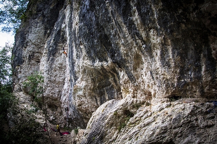 San Liberale - Emanuele Pellizzari si riscalda su Seppellite l'ascia 6c+ a San Liberale