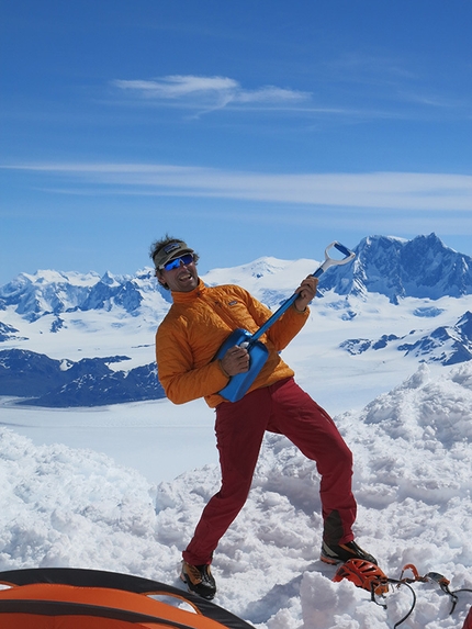 Cerro Torre, Patagonia - Via dei Ragni, Cerro Torre: Marcello Cominetti al bivacco dell'Elmo