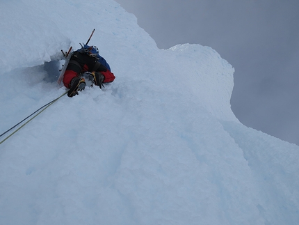 Cerro Torre, Patagonia - Via dei Ragni, Cerro Torre: Francesco Salvaterra in scalata sui funghi sommitali