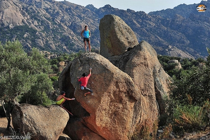 Petzl RocTrip 2014 - Boulder attorno al lago Bafa, Turchia, durante il Petzl RocTrip 2014.