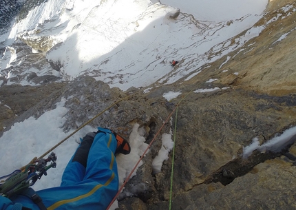 Wüstenblume, Sass de la Crusc, Simon Gietl, Adam Holzknecht - Simon Gietl e Adam Holzknecht durante l'invernale di Wüstenblume, Sass de la Crusc, Dolomiti il 22-23/12/2014