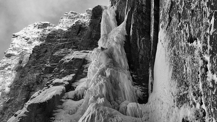 Ice climbing in Canada, Matthias Scherer, Tanja Schmitt - Matthias Scherer climbing Whiteman Falls, Alberta ,Canada