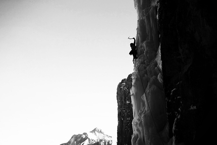 Ice climbing in Canada, Matthias Scherer, Tanja Schmitt - Tanja Schmitt tackling the last pitch of The Sorcerer, Ghost Valley, Canada