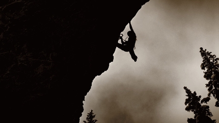 Cascate di ghiaccio in Canada, Matthias Scherer, Tanja Schmitt - Tanja Schmitt drytooling su Swiss Cheese M9, Canmore, Alberta, Canada