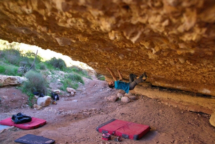 Nacho Sánchez frees his Crisis 8C/+ at Crevillente