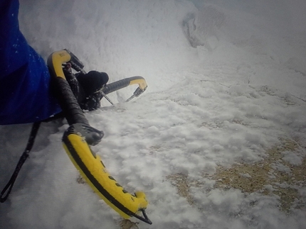 Markus Pucher, Cerro Torre, Patagonia - Markus Pucher in solitaria sul Cerro Torre in piena bufera il 27/12/2014