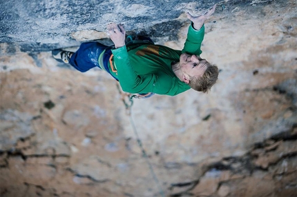 Jakob Schubert - Jakob Schubert repeating Fight or Flight 9b at Oliana, Spain