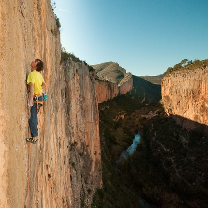 Klemen Becan 8c+ onsight first ascent at Chulilla