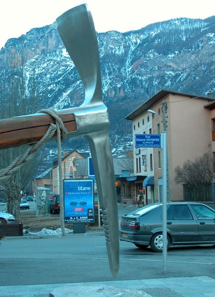 Freissinières - ice climbing Eldorado in France - Argentiere La Bessee: ice axe monument in Rue E. Whymper.