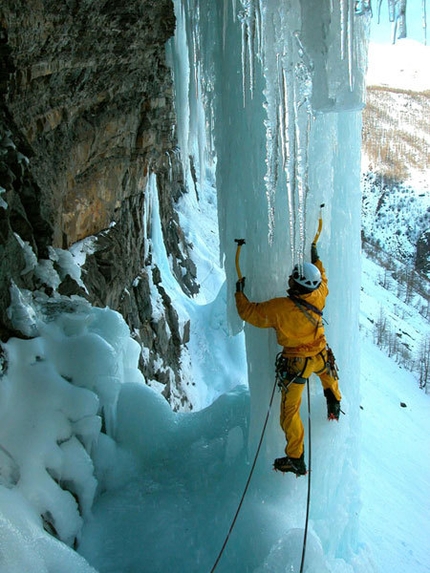 Freissinières - ice climbing Eldorado in France - Gramusat Direct.