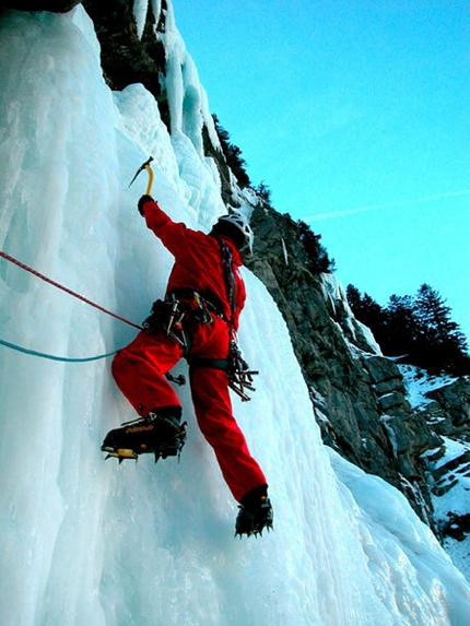 Freissinières - ice climbing Eldorado in France - Les Viollins.