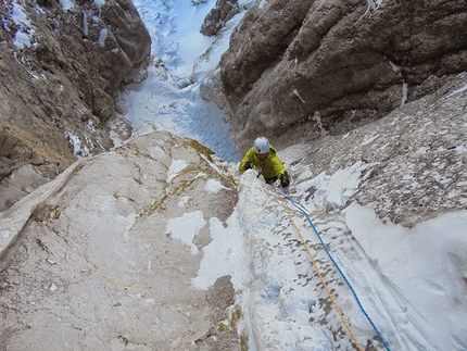 Dlacion de Frea, Sella, Dolomites - Jacopo Larcher on pitch 2 of Dlacion de Frea (WI6/M6, 110m), Sella, Dolomites during the third ascent