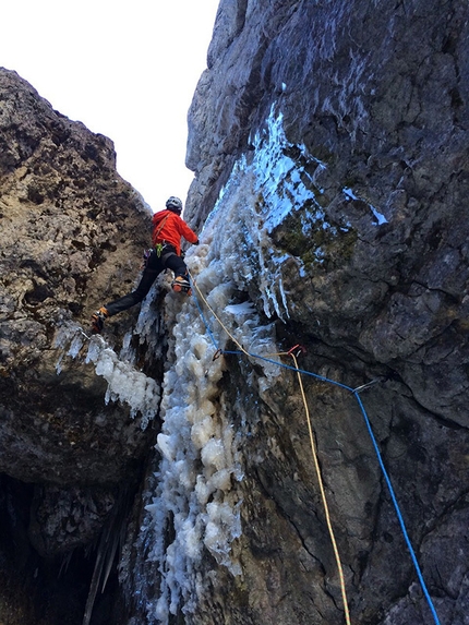 Dlacion de Frea, Sella, Dolomites - Philipp Angelo on pitch 4 of Dlacion de Frea (WI6/M6, 110m), Sella, Dolomites during the third ascent