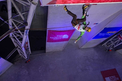 Ice Climbing World Cup 2015 - Maxim Tomilov vince la tappa di Cheongsong della Coppa del Mondo di Ghiaccio 2015