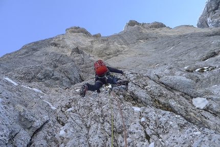 Triglav, Slovenia - Triglav parete nord: Matevž Mrak e Matevž Vukotic durante l'invernale delle vie Prusik - Szalay e Obraz Sfinge, effettuato dal 23 - 26 dicembre 2014