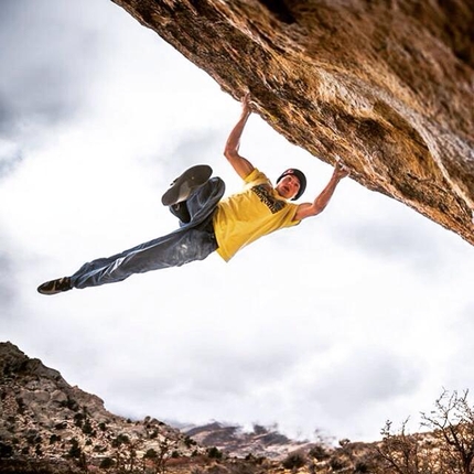 Alexander Megos climbs Lucid Dreaming 8C at Bishop