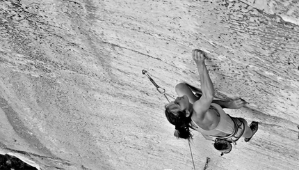 Argyro Papathanasiou - Argyro Papathanasiou climbing Au revoir 8b+/8c at Spilia Daveli, Athens, Greece