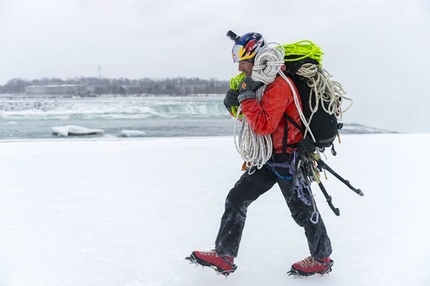 Will Gadd Niagara Falls - Will Gadd climbing the Niagara Falls on 27 January 2015