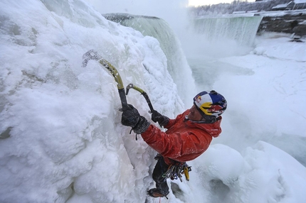 Will Gadd Niagara Falls - Will Gadd climbing the Niagara Falls on 27 January 2015