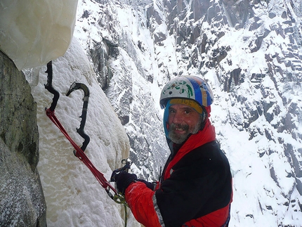 Massimo Piras e la passione senza tempo per le cascate di ghiaccio