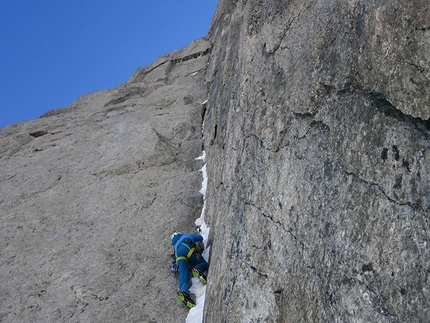 Tour Ronde, Monte Bianco - Chancer, Tour Ronde parete NO: Matt Helliker sul tiro chiave di M6