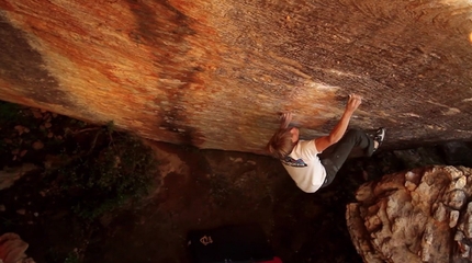 Alexander Megos & Co bouldering at Rocklands